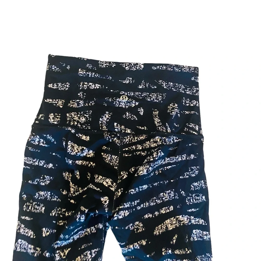 LULULEMON Wunder Under High Rise Crop Leggings Size 4 in Graf Black White